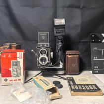 Full set of Cultural Revolution Seagull 4A dual reflex 120 film film camera with flash dual lens set functioning normally