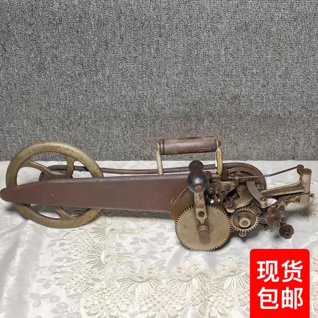 In the 1920s, Western antique winner Singer Carpet Handshaft sewing machine collection of defective pieces