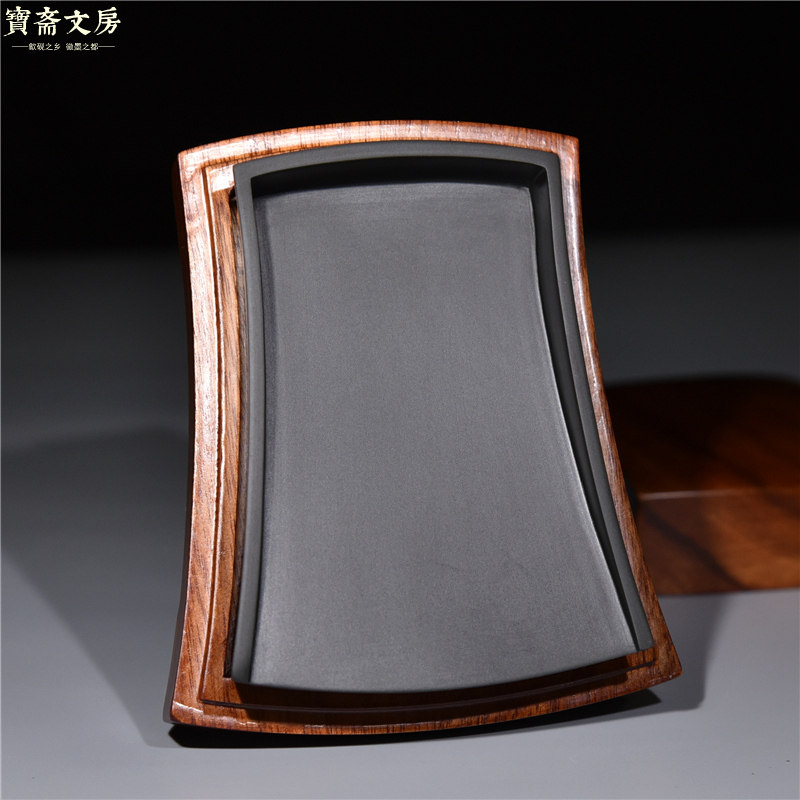 Old pit in the palm of the treasure bump in the old pit dragon tail rough hand-made small model and the end of the dragonfly