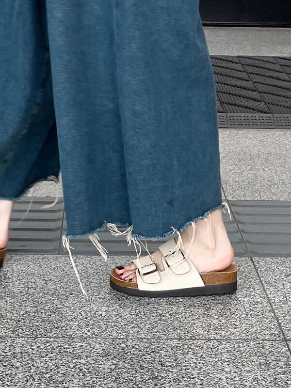 Soft-Soled Birkenstock-Style Thick-Soled Slippers for Women, Suitable for Outdoor Wear, 2026 Summer New Retro Casual Versatile Women's Beach Shoes
