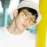 Прозрачная почва желтая дорожка