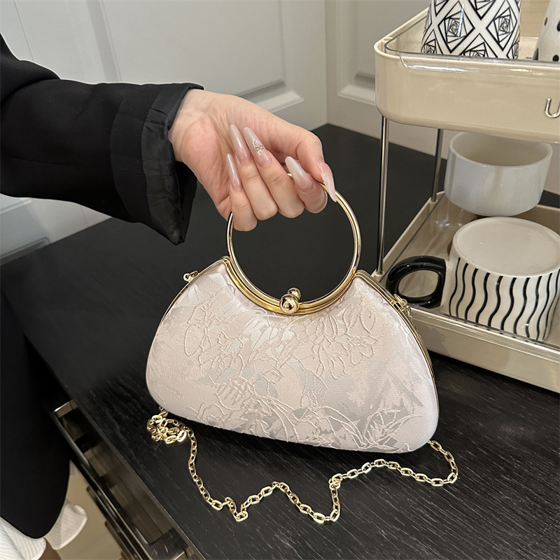 Elegant Socialite-Style Chinese-Inspired Handbag 2025 New Model Ring-Shaped Tote Bag Evening Dress Cheongsam Bag Formal Clutch Crossbody Bag