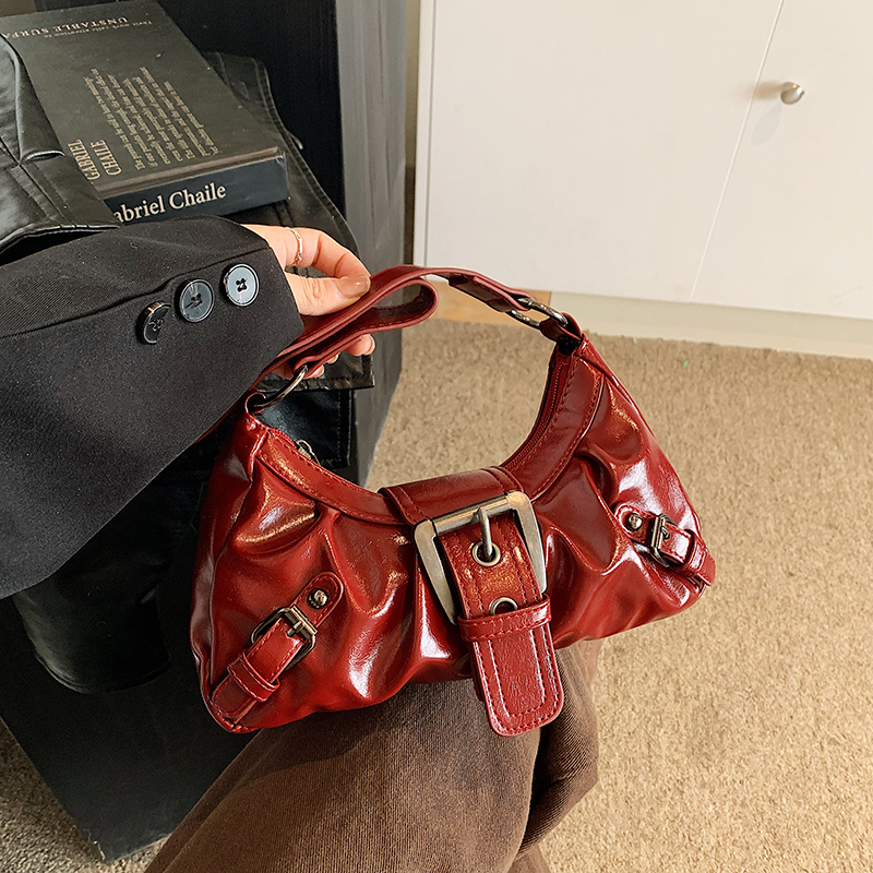 Niche Retro Red Pleated Bag for Women 2024 New Biker Style Belt Buckle Single Shoulder Underarm Bag Crossbody Bag