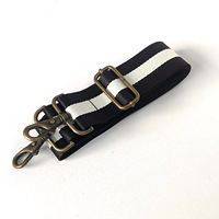 Черно -белые полосатые древние медные аксессуары