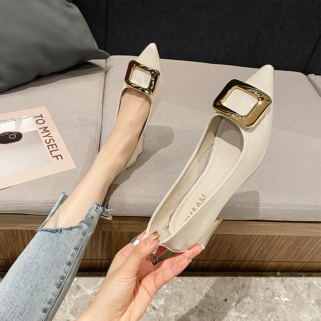 High heels women's 2022 spring new Korean version pointed toe shallow mouth thick heel metal buckle all-match work low-heeled shoes