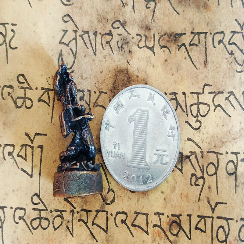 Wenwan folk custom metal Hinduism old brass mini ultra-small miniature pocket Buddha statue ng goddess ornament