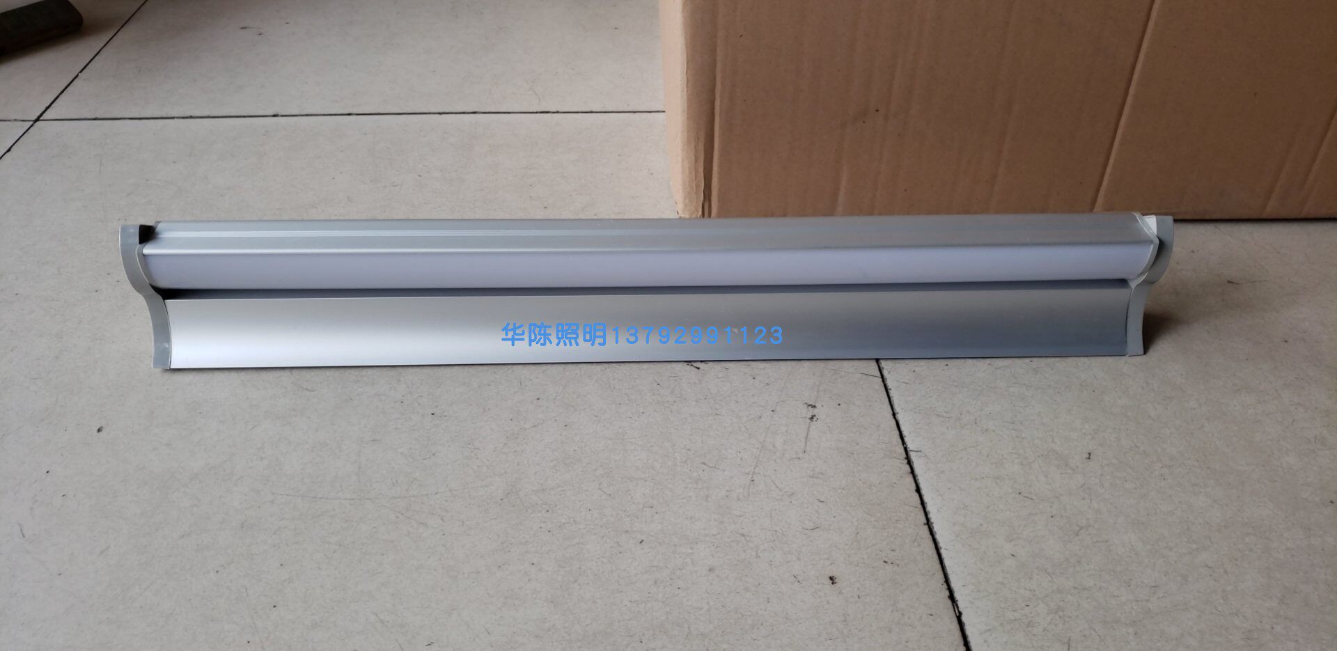 Hot selling household commercial engineering LED natural light mirror front decorative lamp 12W neutral light 4000K