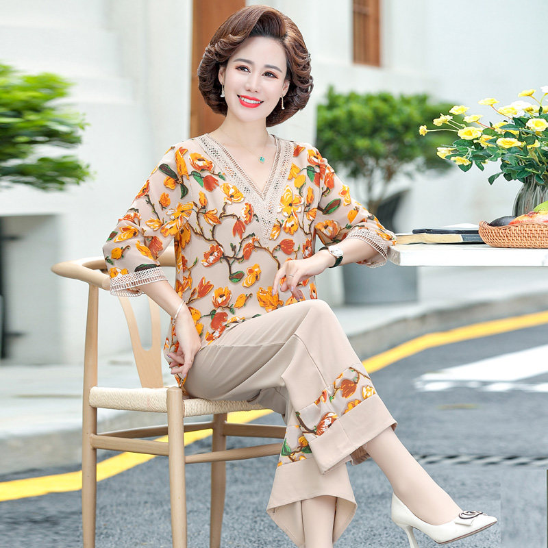 Mid-aged women's clothing spring and summer 70% sleeves snowspun V collar T-shirt tightness waist 90% trouser suit Mom loaded with two sets