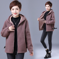 Middle-aged and elderly womens autumn and winter clothes hooded jacket granular velvet leather wool one warm jacket zipper plush coat