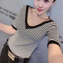 2021 summer new Korean T-shirt womens half sleeve mesh stitching V-neck T-shirt black and white short sleeve temperament tide
