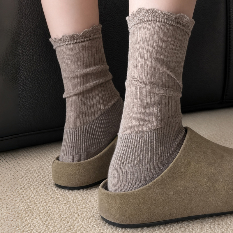Simple Vintage Lace Is Hard Not to Love~ Full of Vintage Japanese Style~ Women's Seamless Autumn Cotton Socks