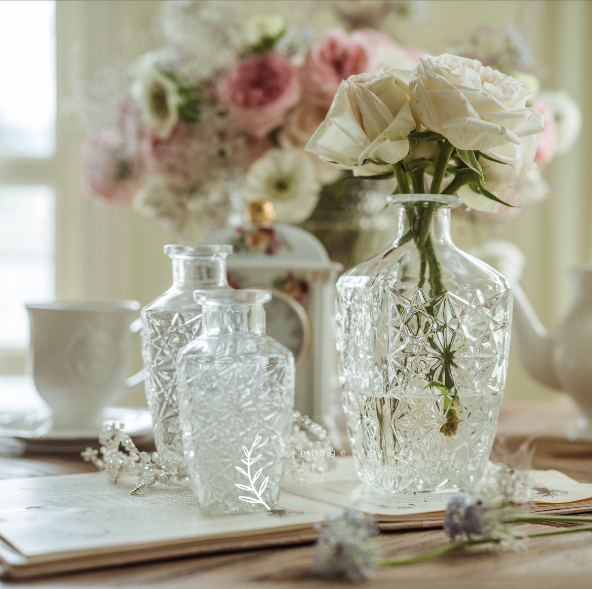 Light extravaganza Exquisite Export Retro Transparent Engraving Glass Vase Photographic Props Hydropony dry flower Home Living room vase