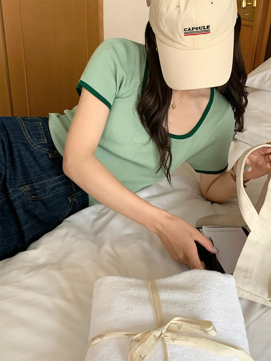 5siss temperament ice silk knitted short-sleeved T-shirt women's summer 2022 new high-end sense of contrast color slimming square collar small shirt