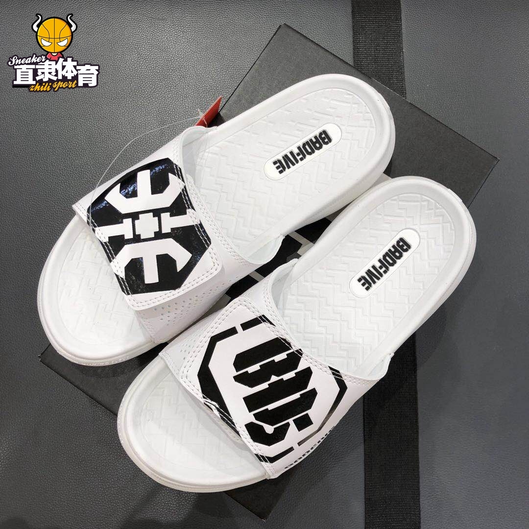 2019 New sports slippers Li Ning 3 1 basketball series limited light wear-resistant non-slip slippers ABTP001-1