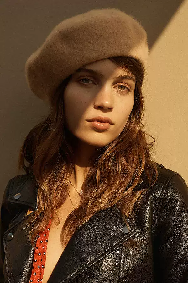 Снижено в наличии Urban Outfitters осень-зима шерстяной берет