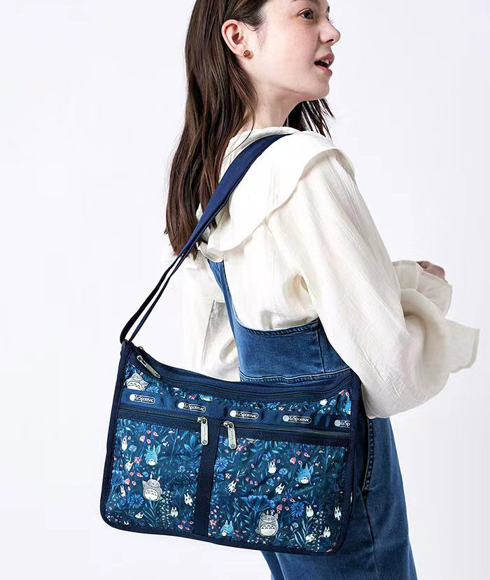 New waterproof bag lightweight nylon women's bag messenger bag multi-layer school bag super practical 7507 large