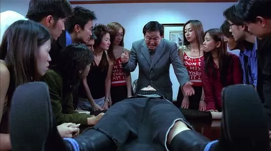 每天吓你八小时2001剧照2