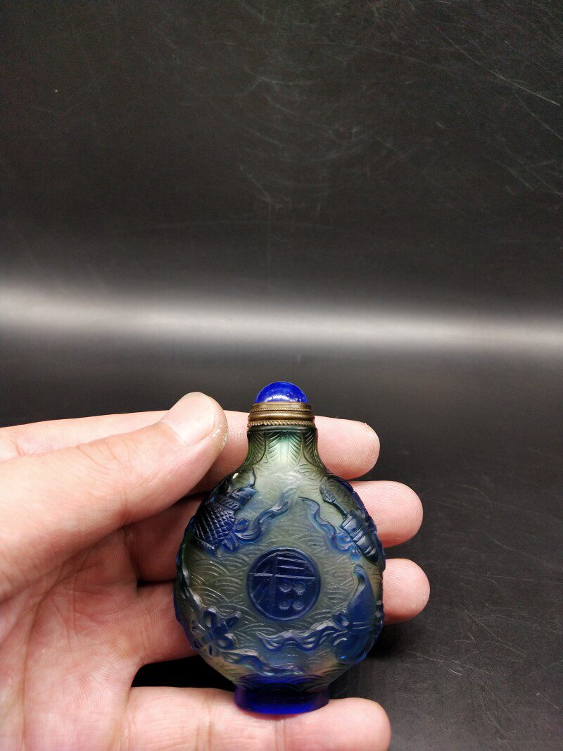 Imitation Republic of China Ancient and old air glazed practical snuff pot blue green cover engraving Eight Immortals Figurine Figurian small gift swaying pieces