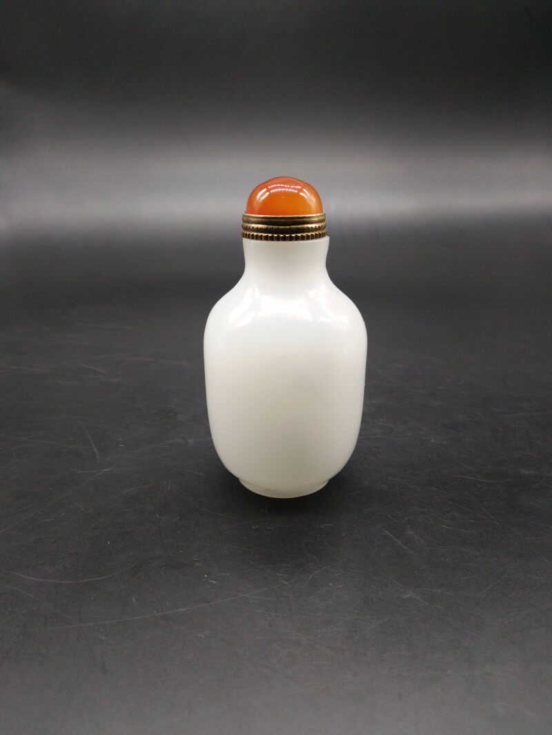 Boantique rack tea spotting piece antique fun to play handmade polished glazed imitation white jade practical snuff pot collection