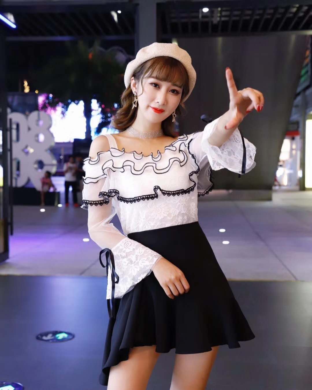 Áo một vai nữ mùa thu 2018 mới siêu ngọt ngào khí chất nhỏ tươi lệch vai áo voan tay áo ren áo kiểu sơ mi