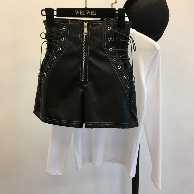 2018 đầu thu mới quần quai đen hoang dã đơn giản thời trang quần ống rộng PU da cao eo quần short nữ quần short ren nữ đẹp