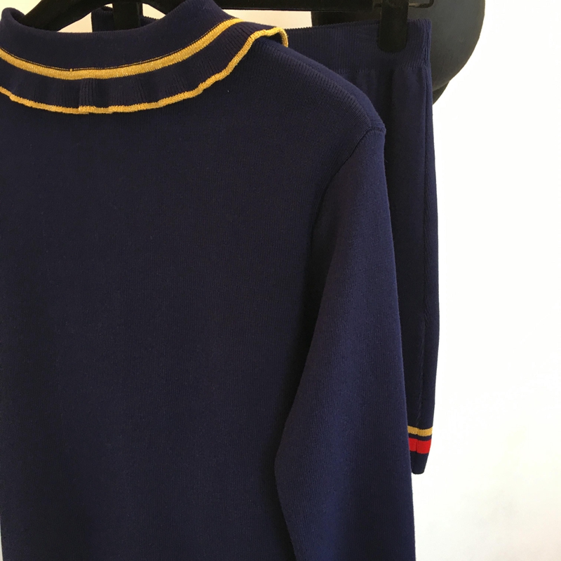 2018 đầu mùa thu mới hương thơm nhỏ bằng gỗ tai dệt kim dài tay áo khoác cardigan + váy đan phù hợp với phụ nữ trang phục mùa đông cho nữ