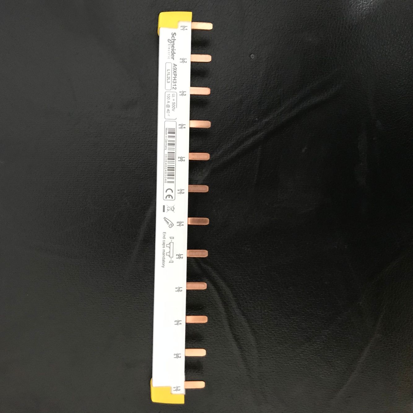 Schneider bus 4P12 can be connected to 3 4P air switches