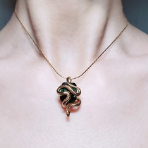 The Slytherin Slytherine Snake Bone Chain Retro Magic Fabric of the Girl Necklace Pending 18K Backup Gold temperament is unique