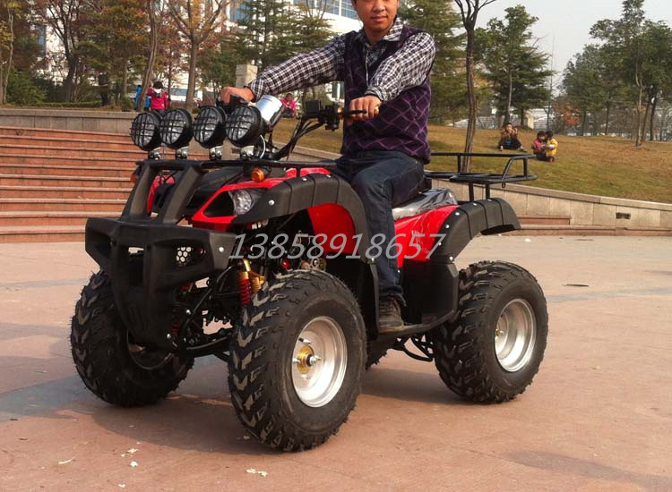 ATV bốn bánh xe máy cát đôi lớn bull off-road xe máy bốn bánh ổ đĩa dành cho người lớn xăng lớn ATV