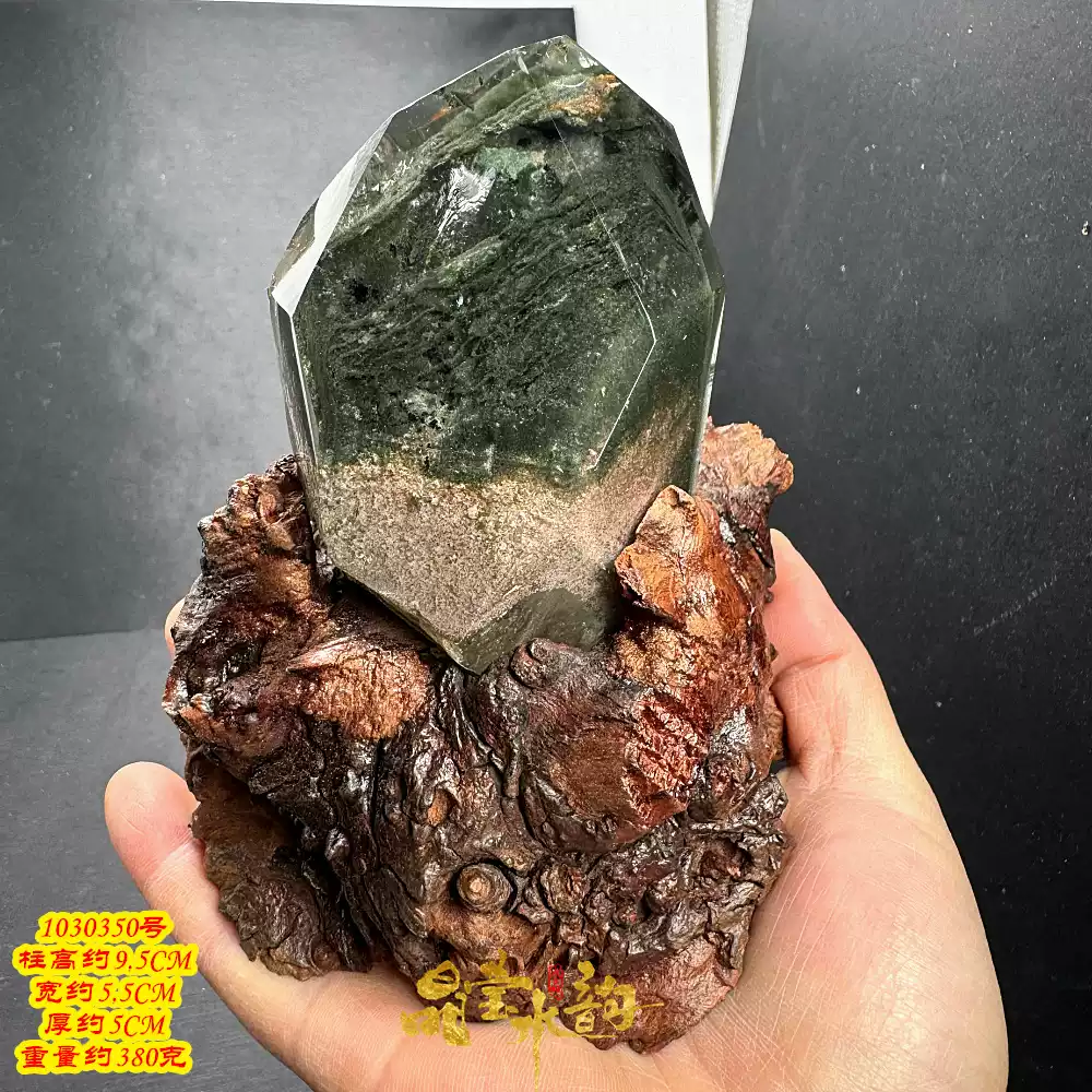 層山綠幽靈水晶擺件天然水晶柱原石打磨隱山水晶裝飾擺設含底座高約15CM