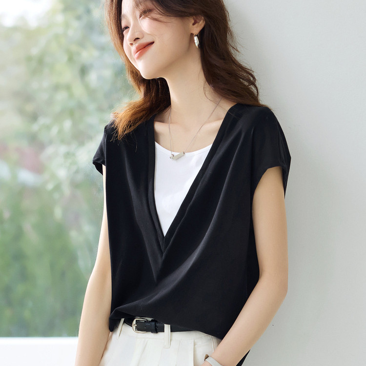 Authentic Gejia Women's Clothing 2026 Summer Fake Two-Piece Layered Short-Sleeve T-Shirt, Elegant V-Neck, Slimming, Versatile Base Shirt Authentic Gejia Women's Clothing 2026 Summer Fake Two-Piece Layered Short-Sleeve T-Shirt, Elegant V-Neck, Slimming, Versatile Base Shirt