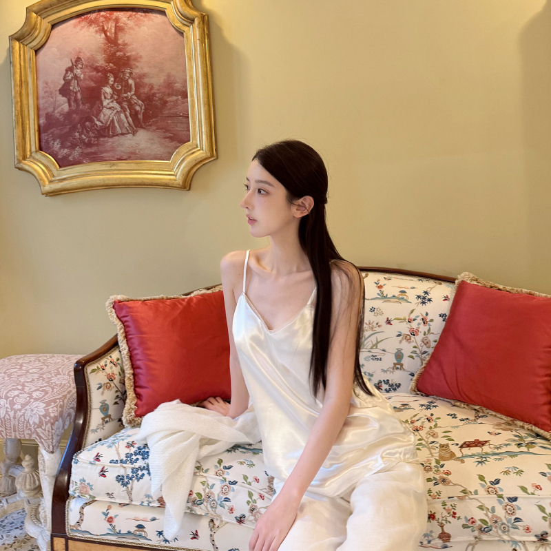 Yss Ye Shuoshuo【Yu Wan Binghan】Quiet Luxury Acetate Satin Feel Camisole Soft Light Satin V-Neck Slimming Wearable Inside and Out