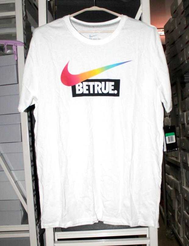 nike sportswear betrue