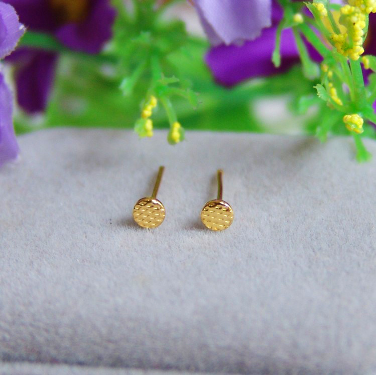 999 pure gold flat earrings 24K pure gold ear pin button round earrings Female students mini Korean version of the ear stick