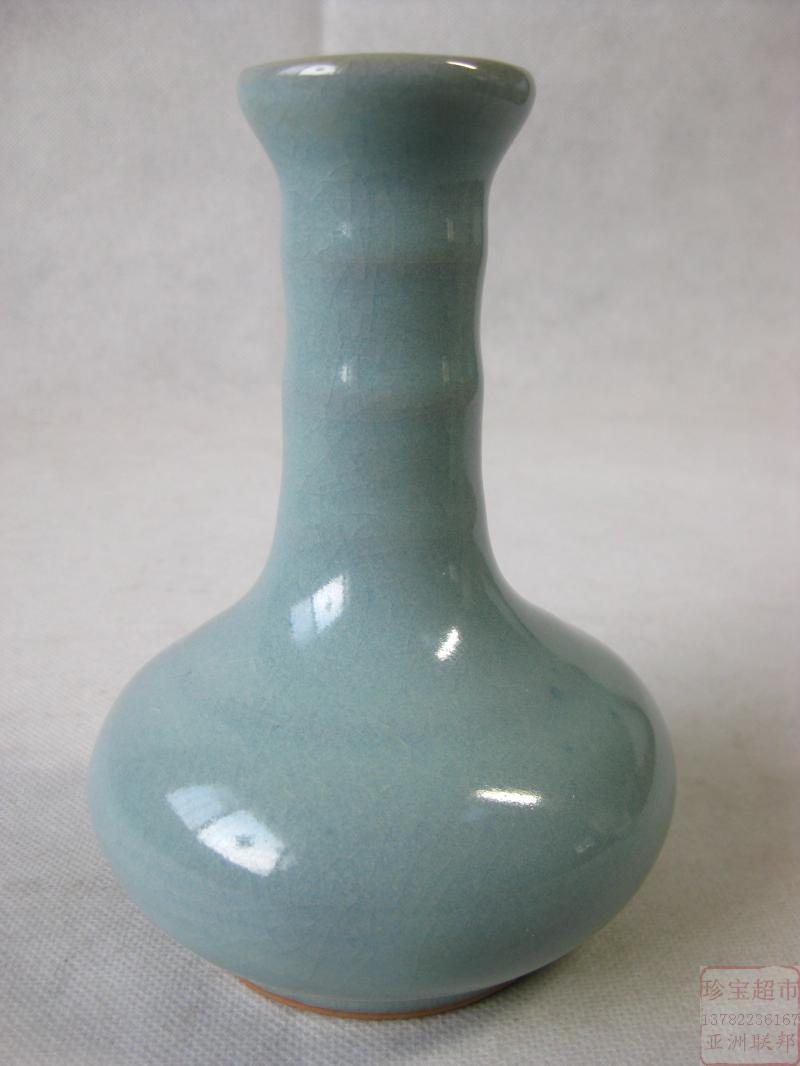Ruzhou origin Ru kiln sky blue glaze Ru porcelain cicada wing pattern rattle 13cm roller bottle display flower arrangement master