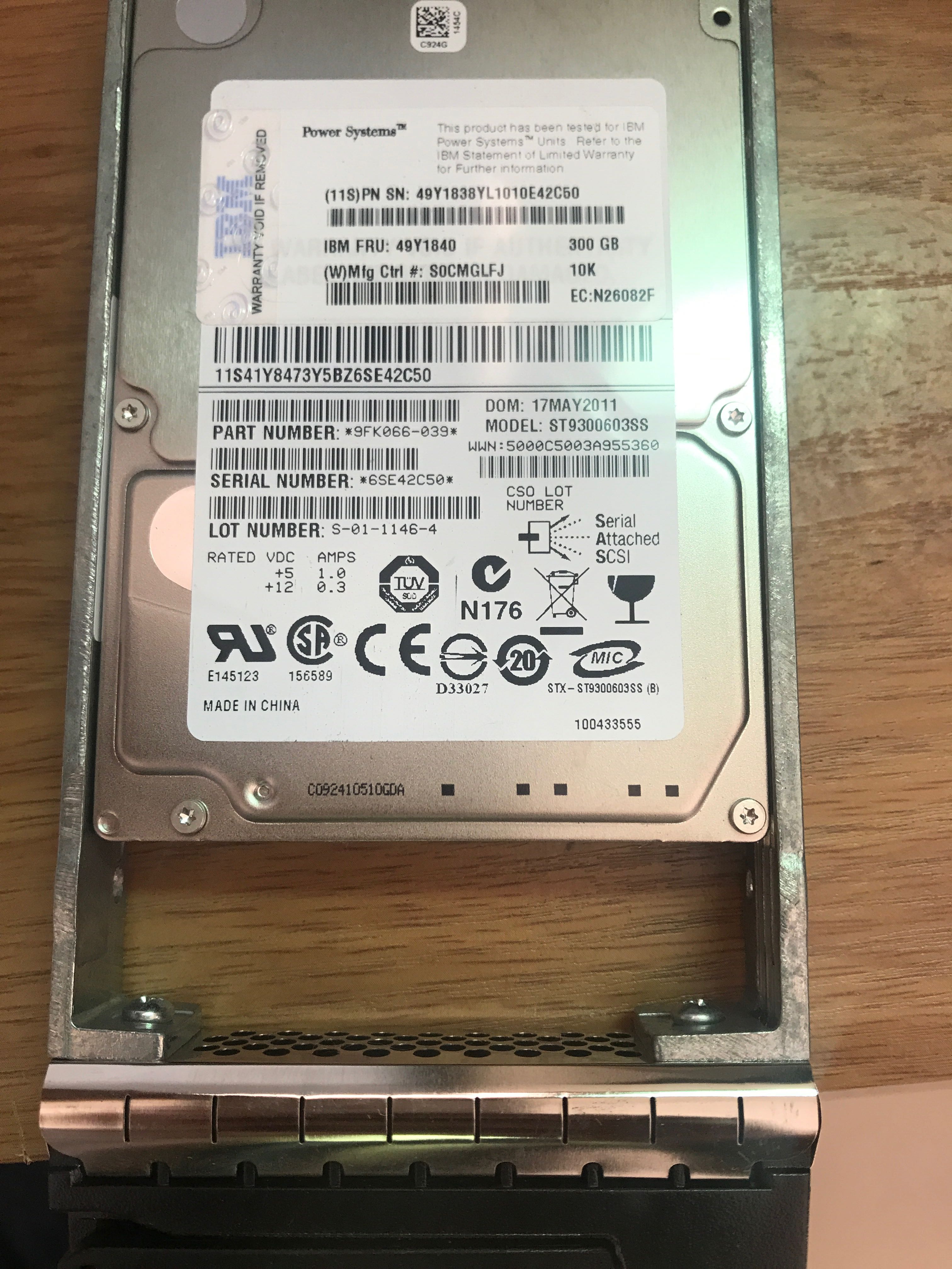 IBM Storage Hard Disk 49Y1840 49Y1839 300G 10K SAS 2 5 DS3524 00Y8858
