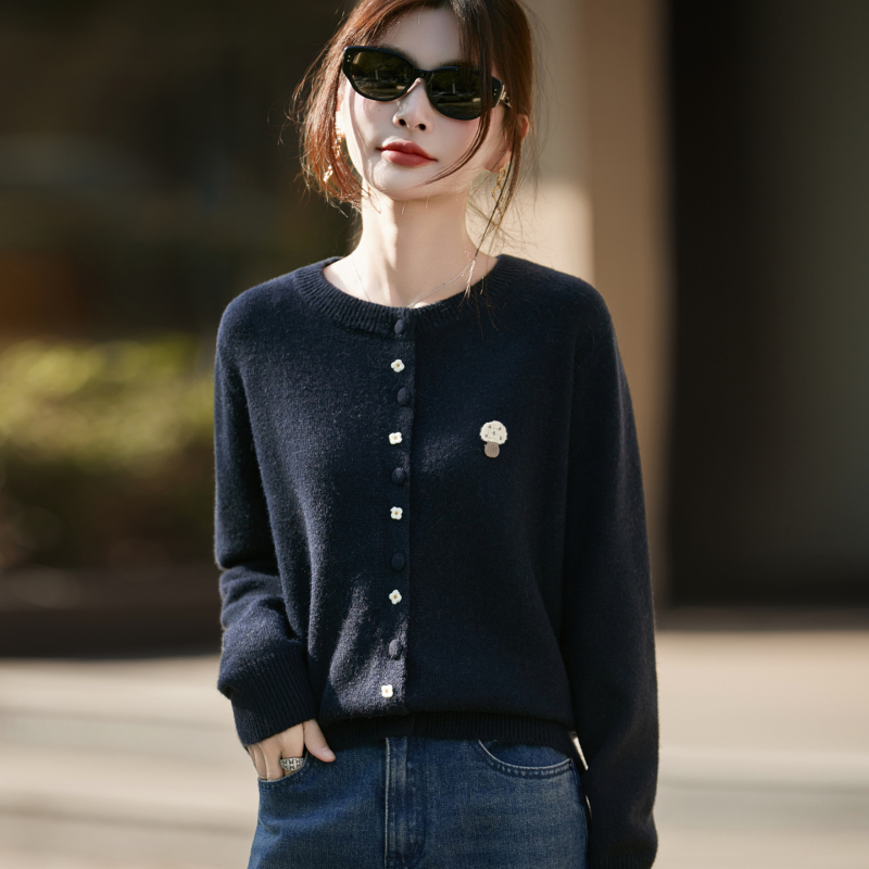 2025 Autumn/Winter New Round Neck Wool Knit Cardigan for Women with Small Mushroom Embroidery, Loose and Fashionable Sweater Coat 2025 Autumn/Winter New Round Neck Wool Knit Cardigan for Women with Small Mushroom Embroidery, Loose and Fashionable Sweater Coat