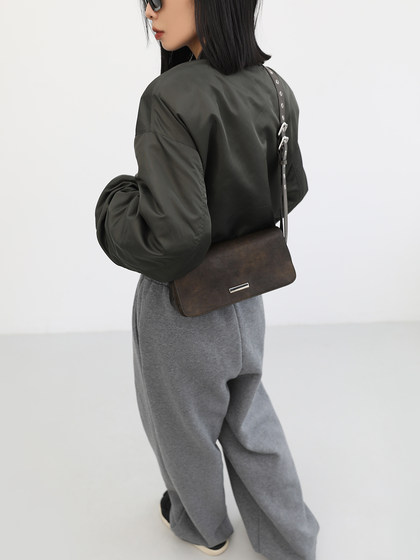 简着 /原创 蒙特朗小银条 茶绿色复古擦色通勤单肩小方包·斜挎包