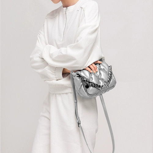 Небольшая дизайнерская летняя цепь, сумка через плечо, сумка для телефона, коллекция 2023, на цепочке