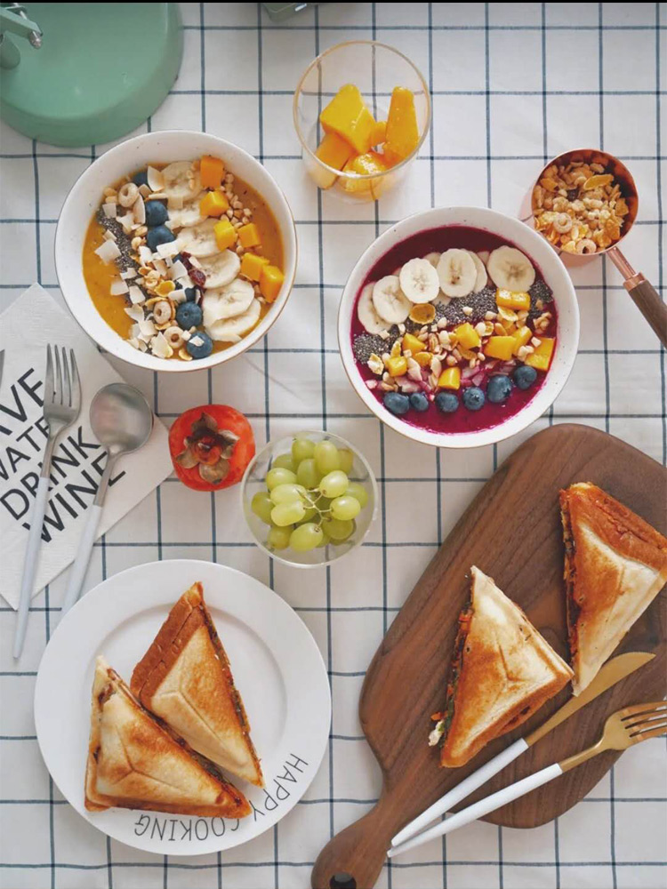 Home automatic sandwich machine Breakfast toast double-sided heating multi-function flying saucer Sandwich toaster