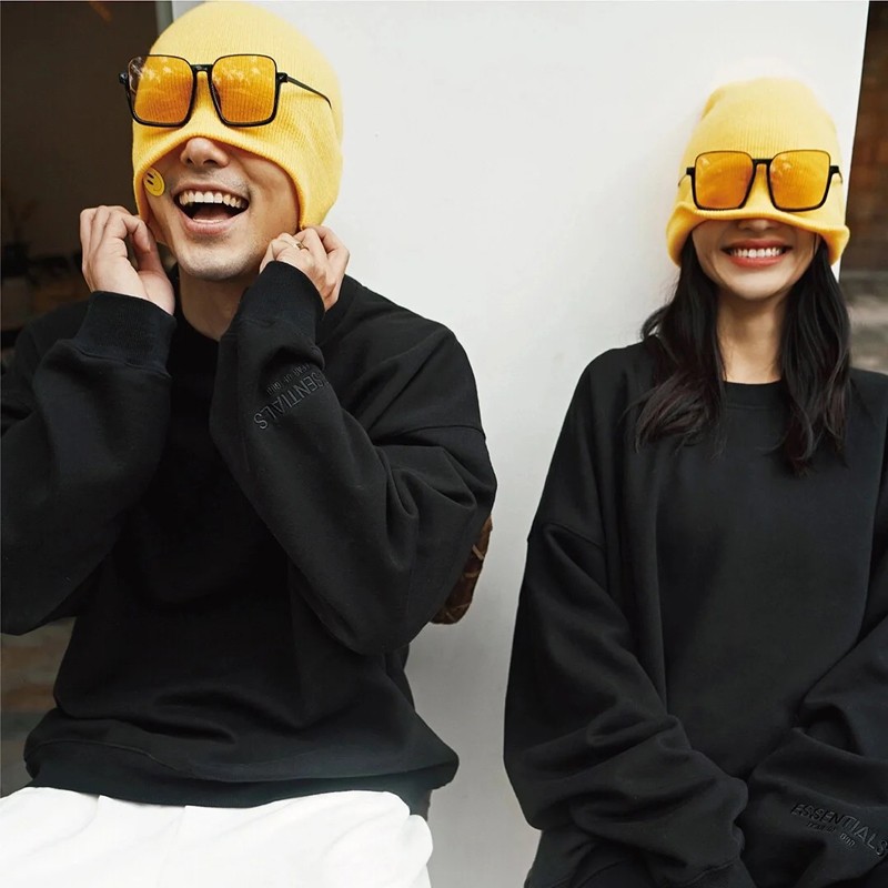 Retro large frame yellow tea glasses outdoorsWedding Couple Couple Couple Copyright Sunglasses Smilky Face Balloon