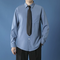 Синие рубашки на одной части подарочного галстука магазина