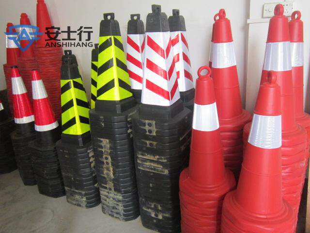 Traffic Road Safety Warning Road Cone Red White Plastic Square Cone 70cm Forbidden Parking Reflective Taper Sleeve Parking Space