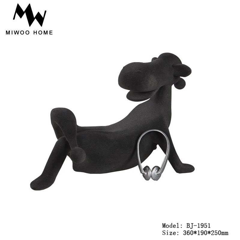 Nordic minimalist children's house bookings Naughty Cat Craft Gifts Swing Accessories High-end Resin Ceramic Unicorn Headphone Art Pendulum