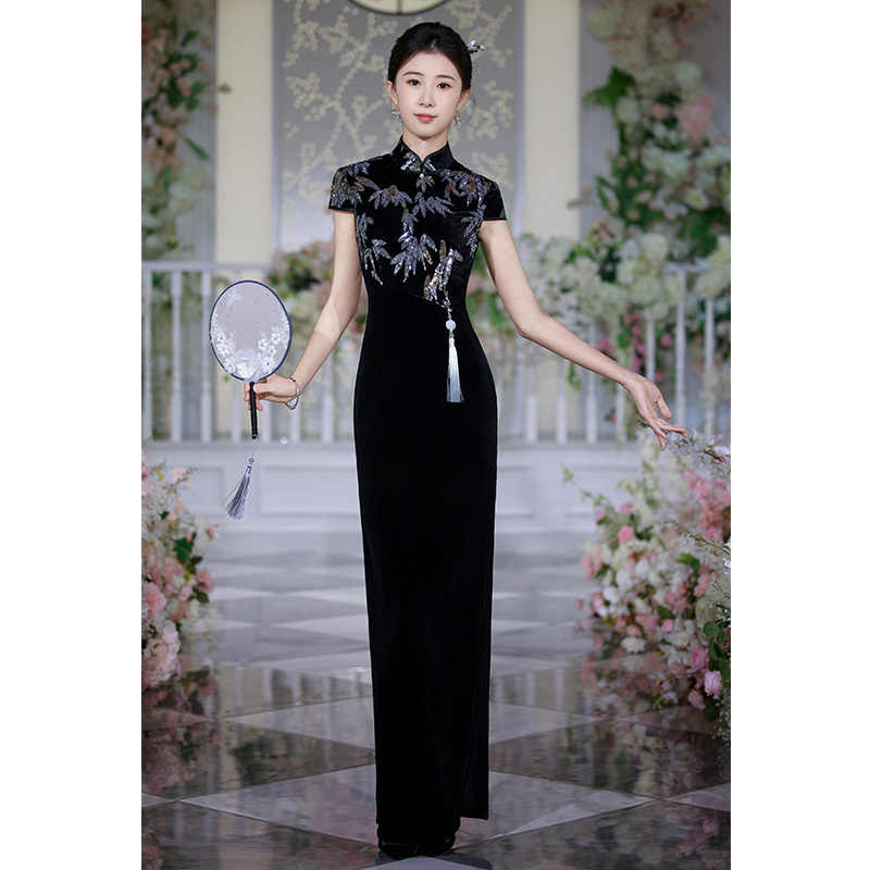 Jiangnan Spring Runway Cheongsam 2026 Retro Elegant Black High Elastic Velvet High-End Bamboo Sequin Embroidery Performance Costume