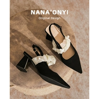 Черные сандалии