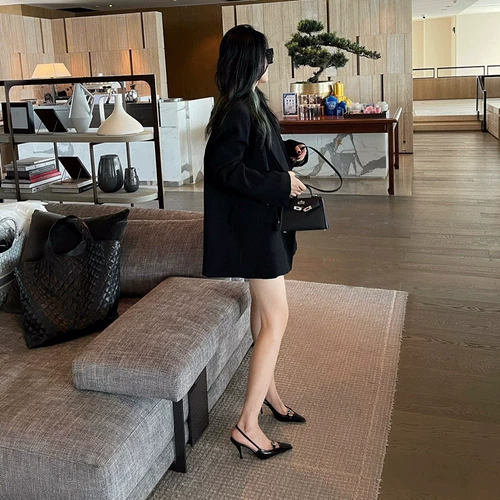 Park Caiying Rose То же самое черный патентный кожа высокие каблуки 2025 Новая королевская сестра Алмаз Бак -Бак