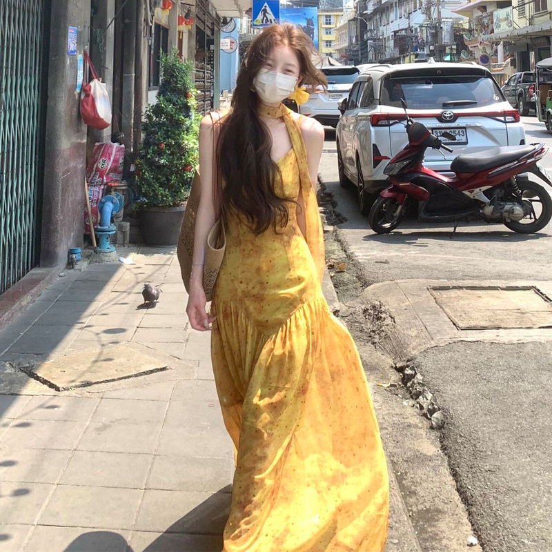 2026 New Style Southern French Resort Style Bright Yellow Suspender Dress for Women, Unique and Beautiful Waist-Cinching Long Dress for Summer 2026 New Style Southern French Resort Style Bright Yellow Suspender Dress for Women, Unique and Beautiful Waist-Cinching Long Dress for Summer