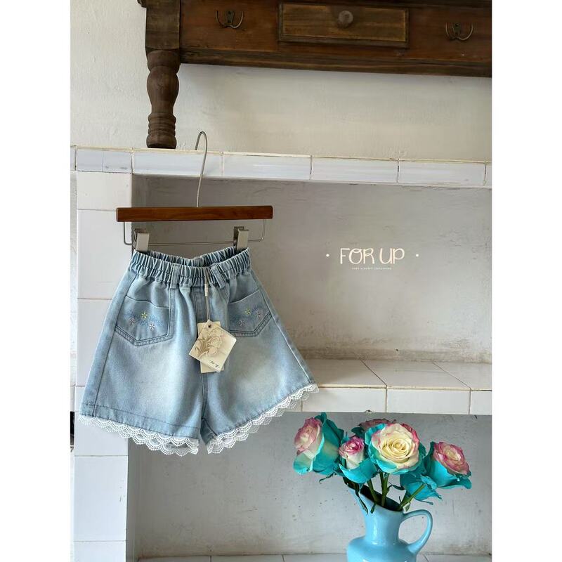 【Forup】86113 Summer French-Style Floral Embroidered Lace Denim Shorts 【Forup】86113 Summer French-Style Floral Embroidered Lace Denim Shorts