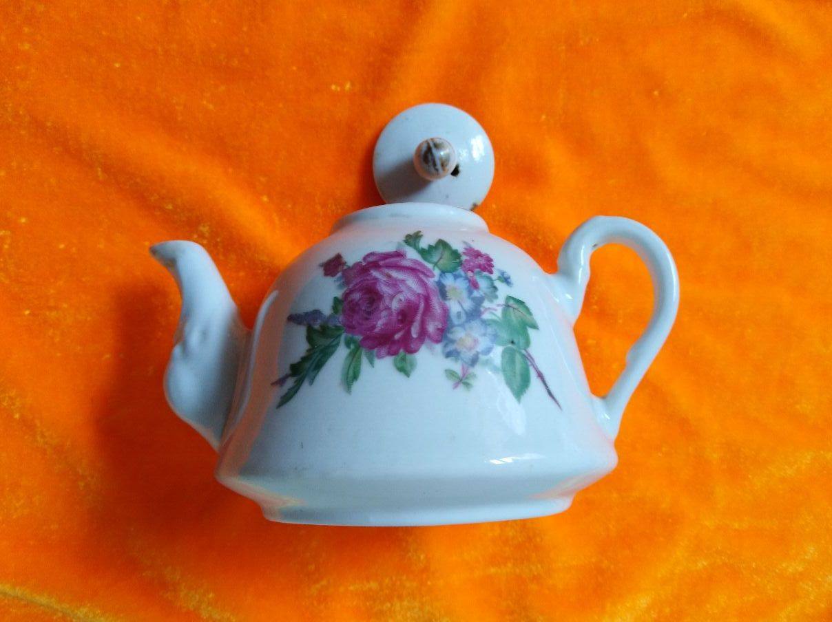 Old objects nostalgic collection 67 Decades of the town of Jingdezhen Appliqued Ceramics Old Small Tea Mouth Pot for a presentation of the real photo